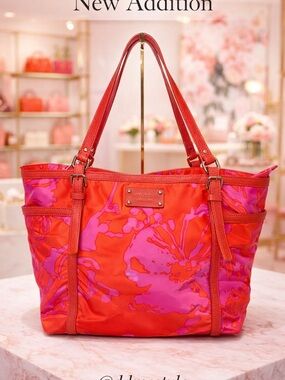 Gorgeous Kate Spade Stevie satchel tote in red and pink seasonal print